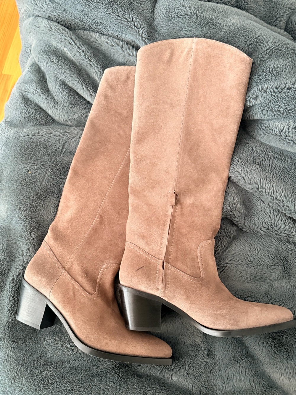 Stuart Weitzman NWT Women's Tate Tall Suede Boot in Taupe